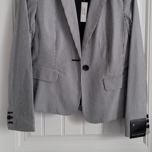 Blazer - Picture 3 of 3